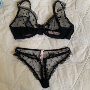 AGENT PROVOCATEUR pretty black lace bra/panty set. EUC. 36DD/4